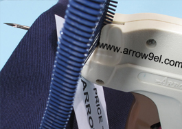 Pierce the tag gun needle to the garment